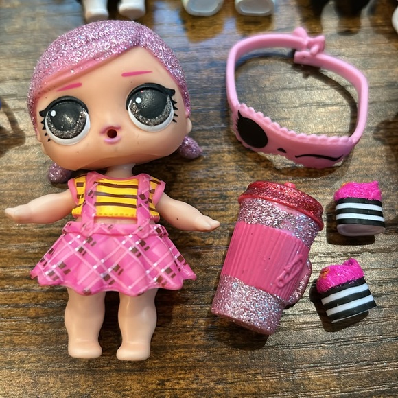 Lol Surprise set bundle of 6 dolls with clothes, cups and accessories doll lot - Picture 8 of 16